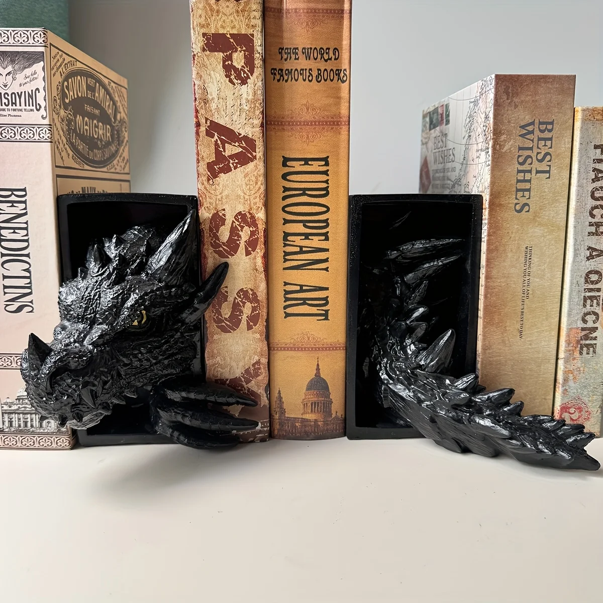 Bookshelf Decoration Dragon-Shaped Bookend - Image 1